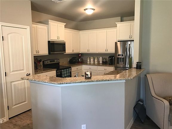 5th image of 626 Algerita Dr