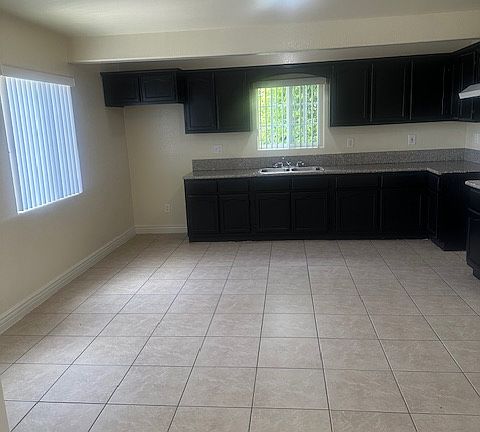 4th image of 2552 Eastlake Ave #2554