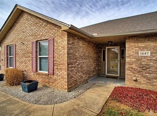 1647 Wimbledon Dr, Fairborn, OH 45324