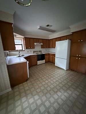 2nd image of 303 Scenic Brook St