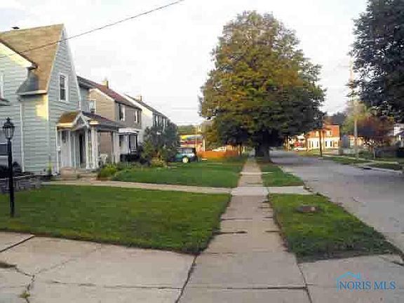 3rd image of 931 W Gramercy Ave