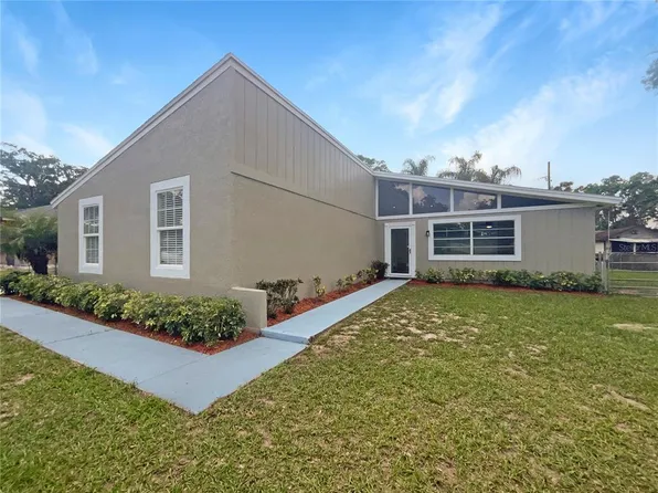 2713 Charleston Dr, Plant City, FL 33563