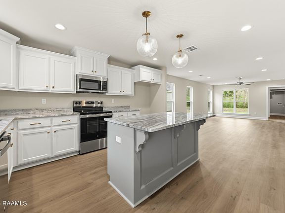 4th image of 221 Camerons Cove Dr