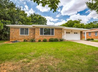 125 Arcadia St, Hurst, TX 76053