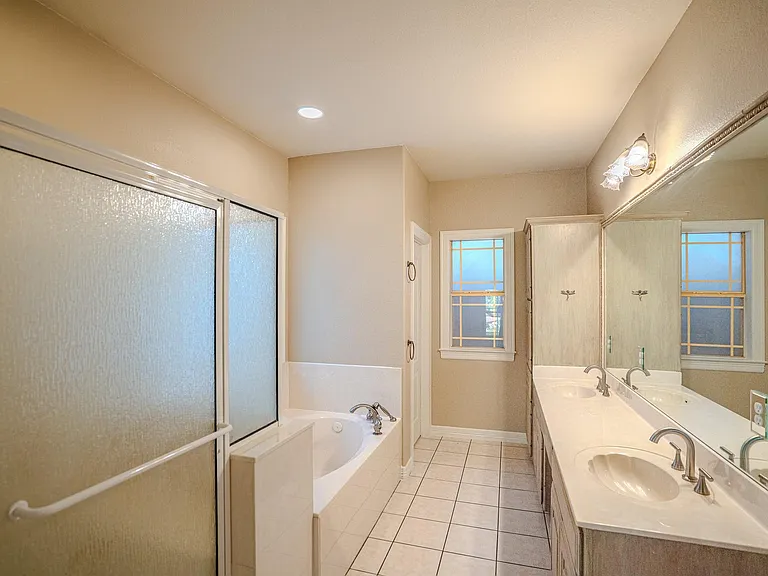218 Hazeltine Dr — Photo 15