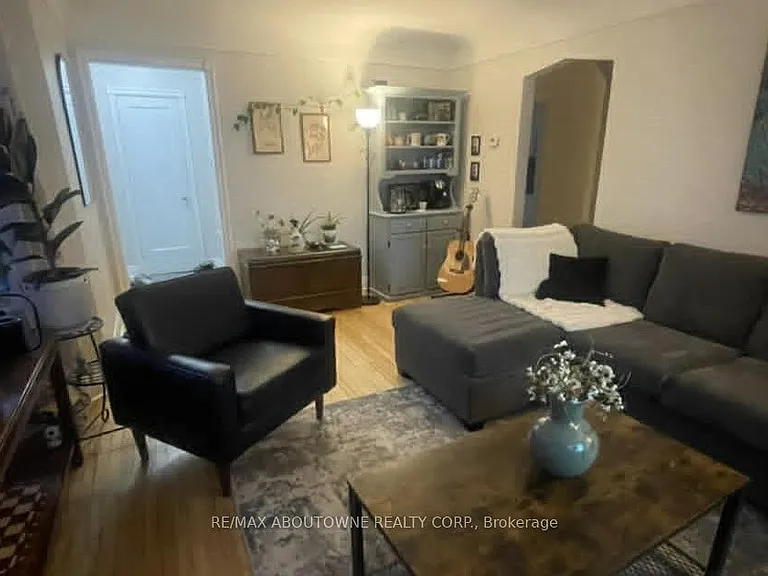 295 Queensdale Ave E — Photo 2