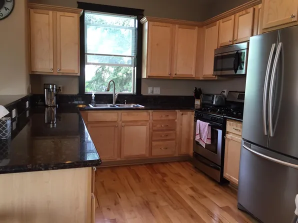 939 NE Roselawn St, Portland, OR 97211