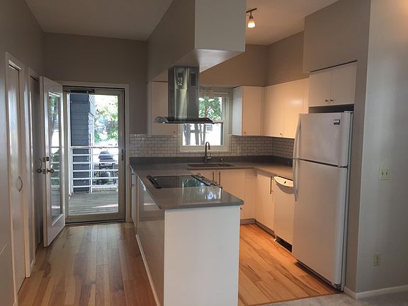 2nd image of 2428 Lyndale Ave S