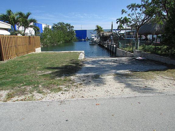 5th image of 107 Gardenia Ave