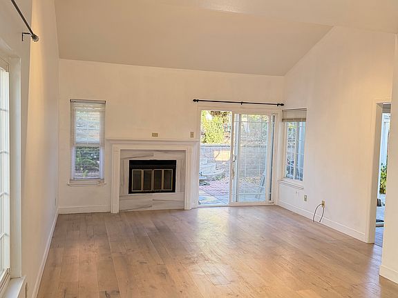 5th image of 2961 Creek Point Dr