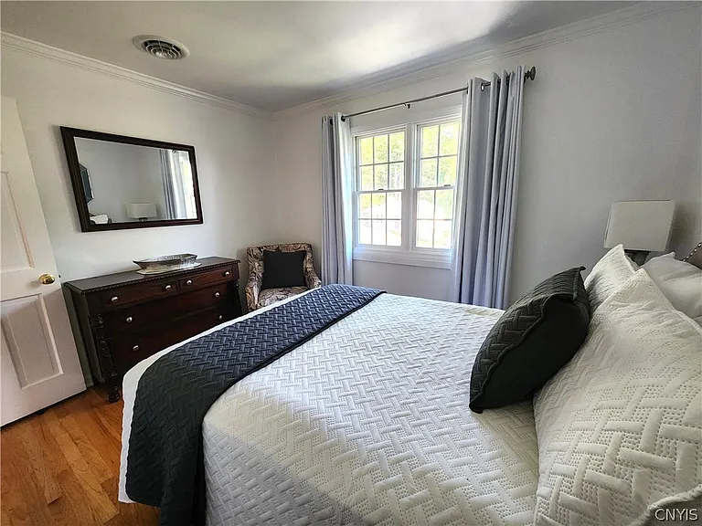 2139 Terrace Ln S — Photo 30