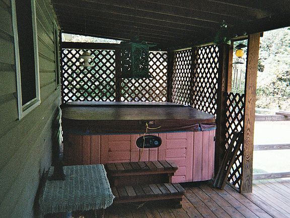 DECK WITH HOT TUB