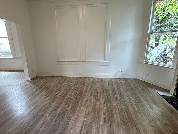 3rd image of 613 Wall St