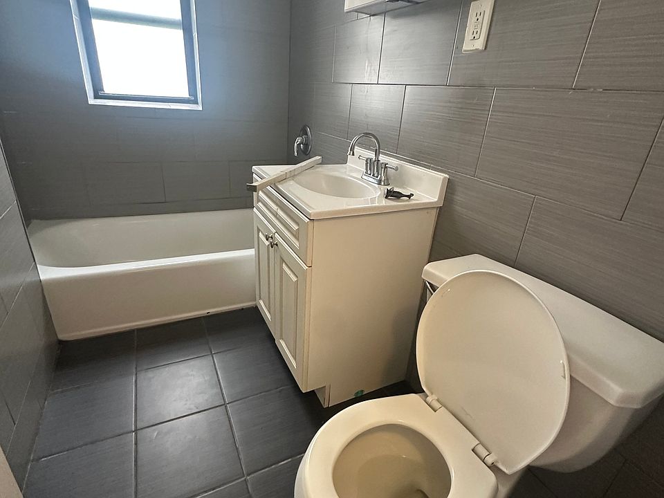 2nd image of 690 Rogers Ave APT 4D