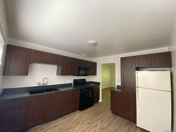 4th image of 2250-54 Garnet Ave #2254.4