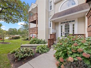 1328 Cedarwood Dr APT A2, Westlake, OH