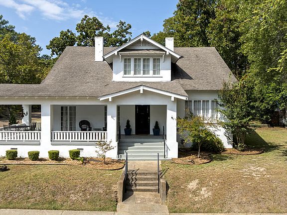 3rd image of 1409 Pecan St