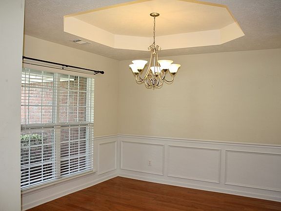4th image of 2066 Lake Forest Dr