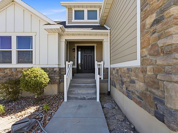 2nd image of 1478 S Mountain Ridge Dr