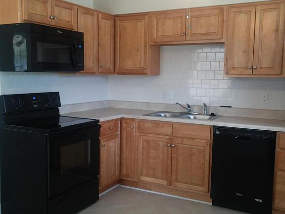 5th image of 821 Camellia Ct