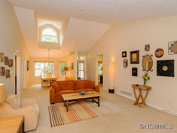 4th image of 206 N Tallyho Ln
