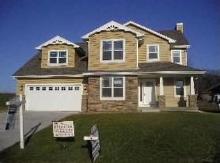 1700 Oakridge Ct, Stoughton, WI 53589