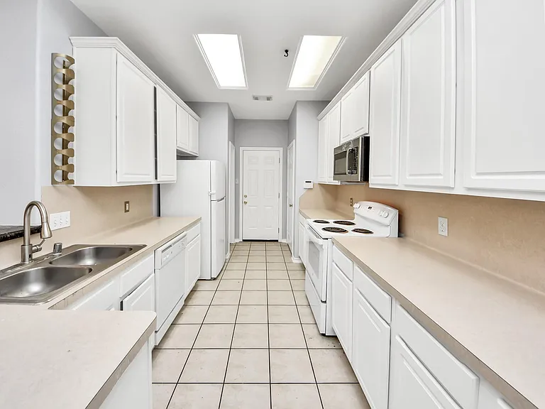 16526 Cairngrove Ln — Photo 15