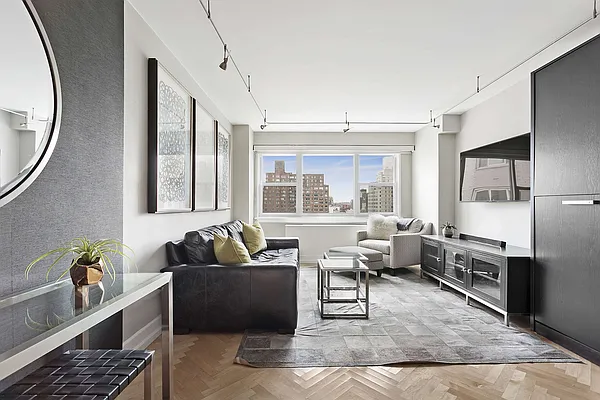Sold by Compass | media 1