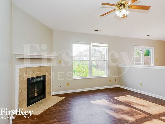 3rd image of 2431 Copper Hill Dr