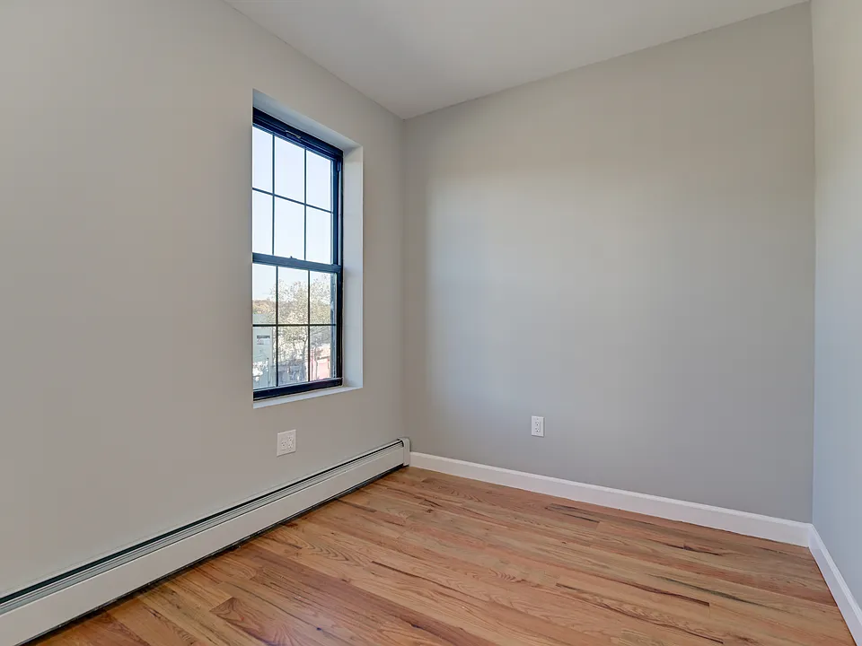 52 Yonkers Ave #2