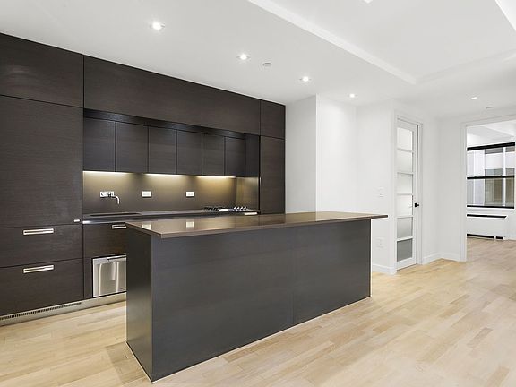 4th image of 20 Pine St APT 818