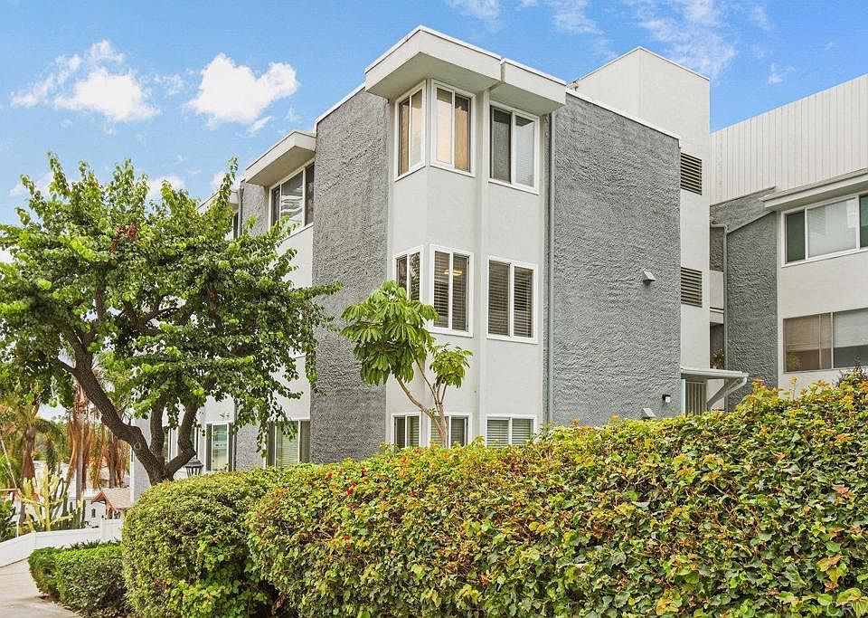 1st image of 1907 Robinson Ave Unit 201