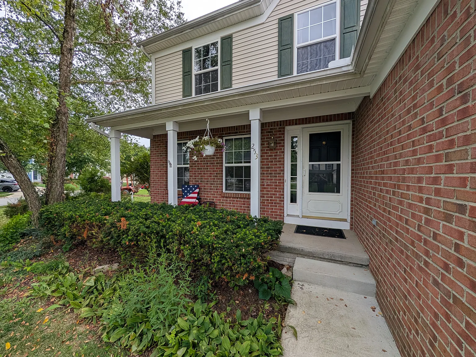 4 bed, 2.5 bath, 2041 sqft, $2,700 — Photo 3