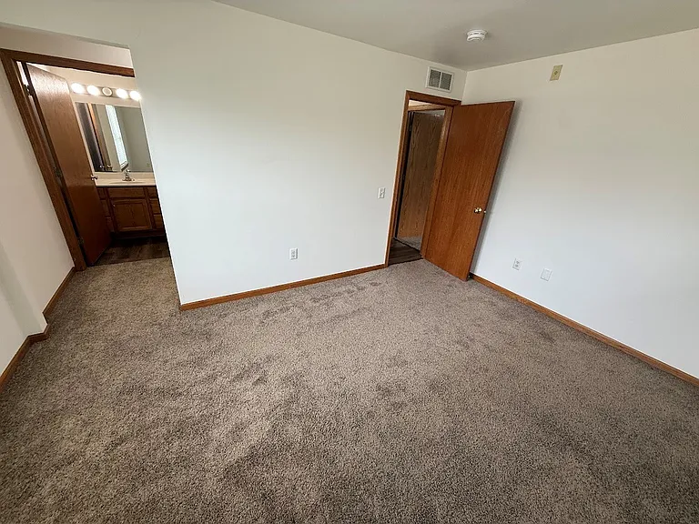 8217 Mansion Hill Ave — Photo 18