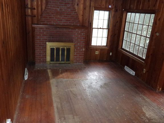 5th image of 403 Clubhouse Dr
