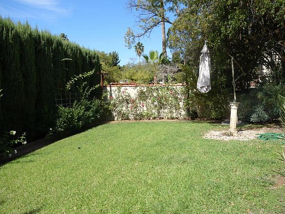 3rd image of 832 Cresthaven Dr