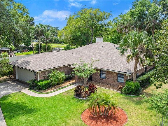3rd image of 912 Fruitwood Pl