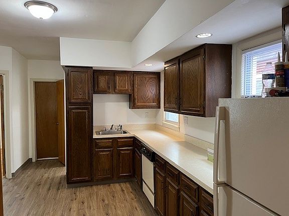 3rd image of 183 Fairfield St Floor 2