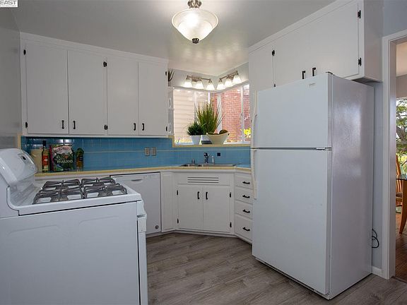 3rd image of 647 Amador St
