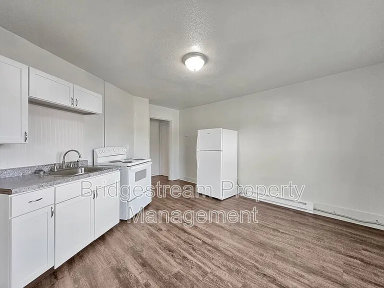 21B John St — Photo 3