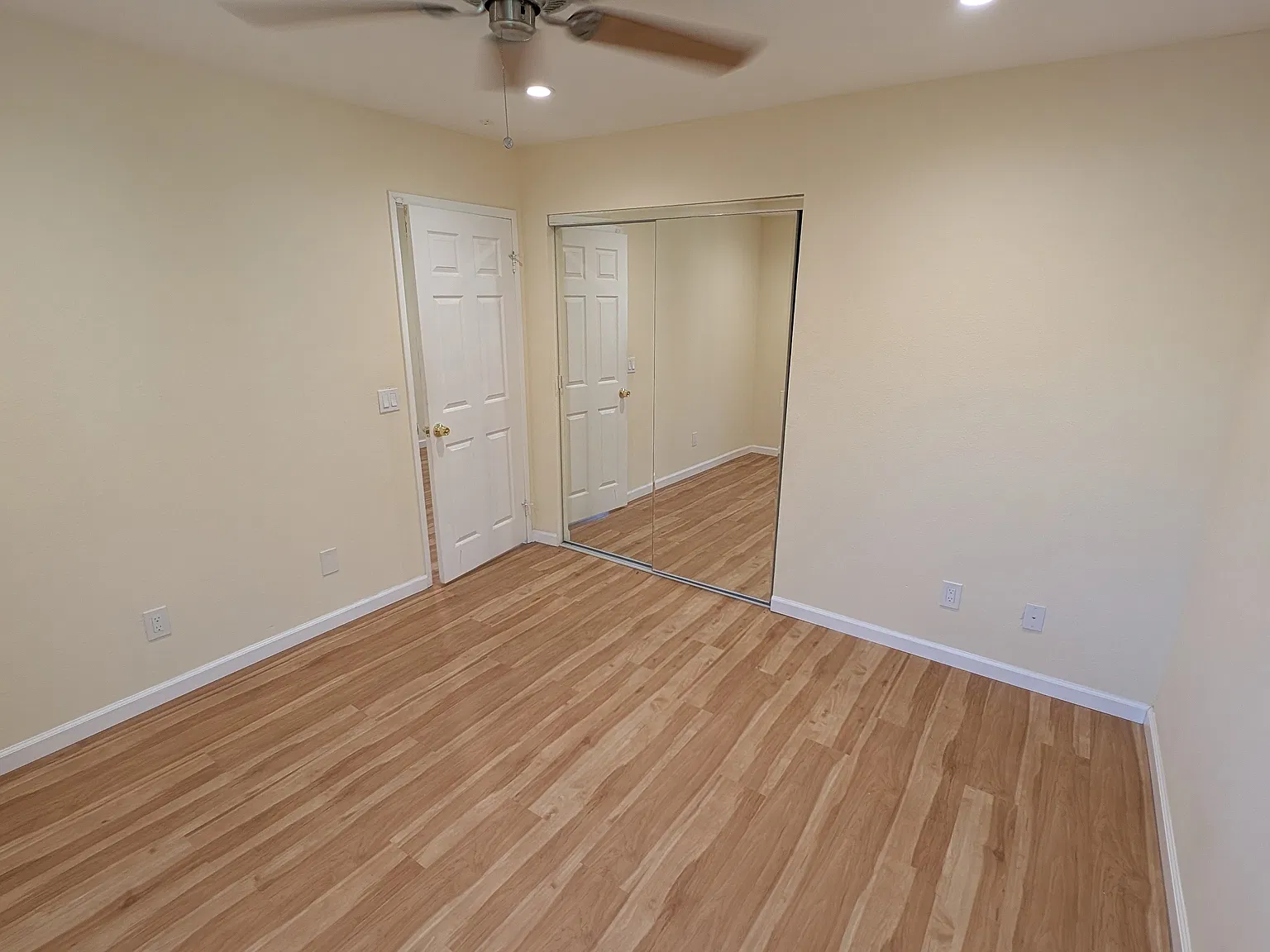 2 bed, 550 sqft, $2,149 — Photo 2