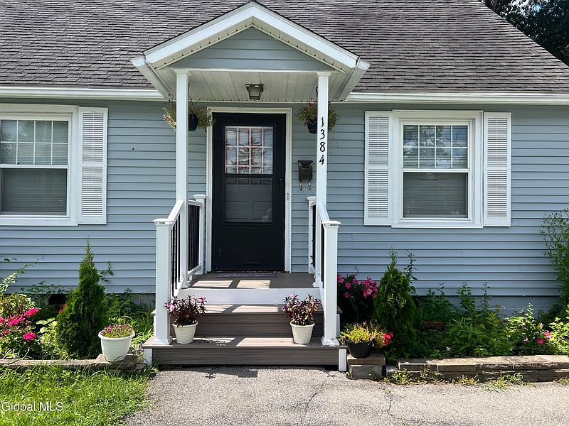 5th image of 1384 Lawn Avenue