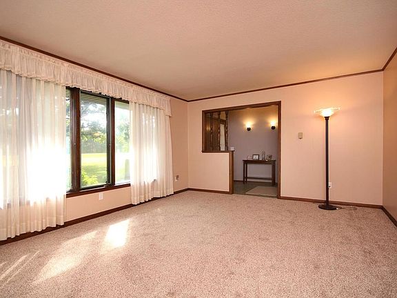 4th image of 26480 Helena Blvd