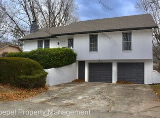 203 SE Colony Dr, Lees Summit, MO 64063