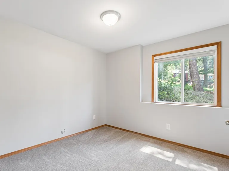 181 Tamarack Woods Dr — Photo 22