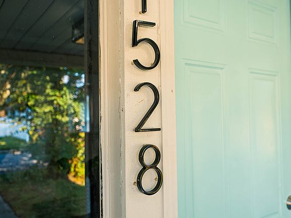 4th image of 1528 N Grant Ave