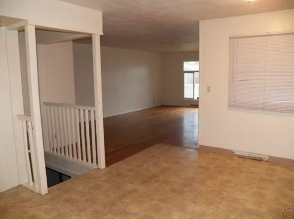 5 bed, 2400 sqft, $635 — Photo 3