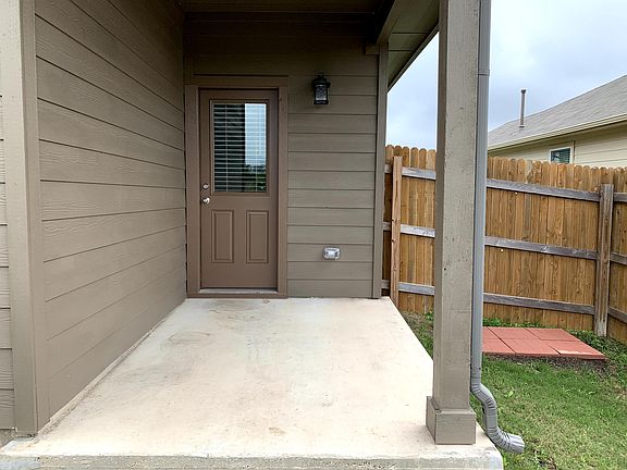 4th image of 160 Cherry Blossom Dr