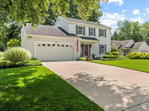 1912 Eagle Point Ct, South Bend, IN 46628