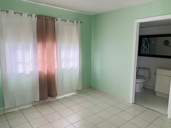 4th image of 2600 Collins Ave #0